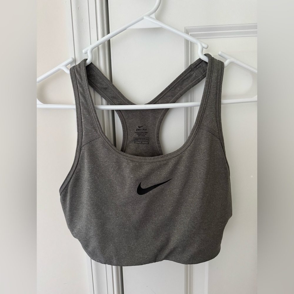 Nike Women's Sports Bra Medium